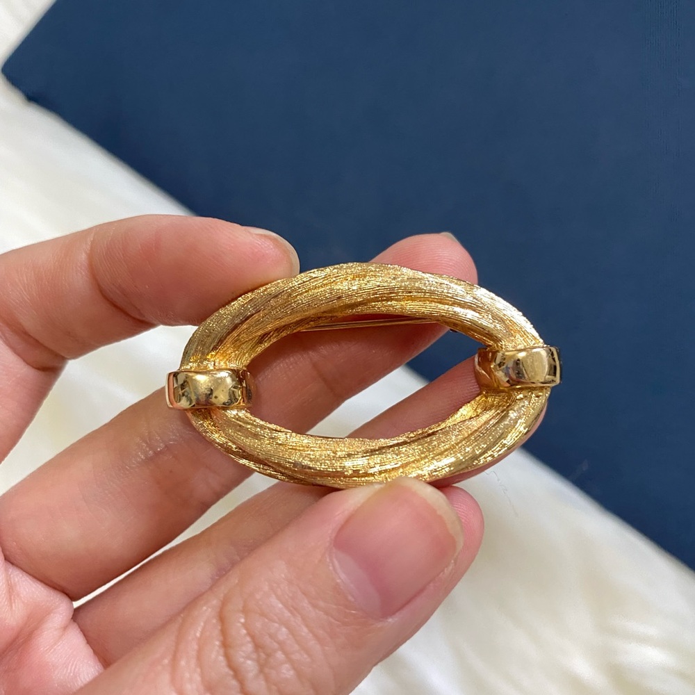 Authentic vintage Dior golden tone brooch - Picture 7 of 7